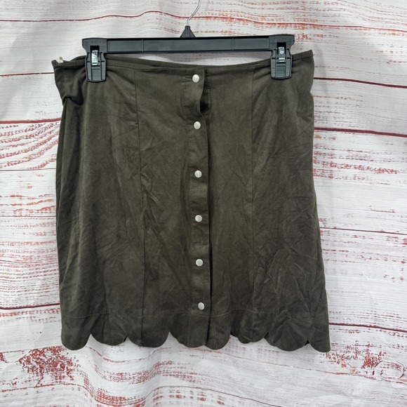 Altard State Dresses & Skirts - Altard State Mini Skirt Size Large Olive Green Suede‎ Button Front Scalloped Hem